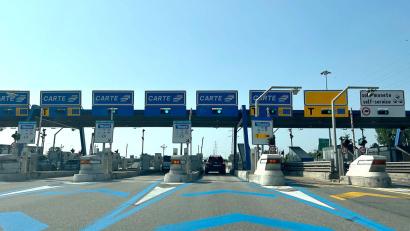 Bild: Christoph Sator/dpa
In Italien soll es bei Verspätungen wegen Autobahn-Baustellen jetzt Geld zurückgeben. (Archivbild)
