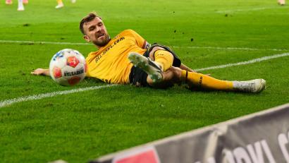 Bild: Robert Michael/dpa
Lars Bünning von Dynamo Dresden musste sich einer Hirn-Operation unterziehen und fällt lange aus. (Archivbild)