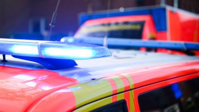 Bild: Julian Stratenschulte/dpa
Der Rettungsdienst brachte den Mann ins Krankenhaus. (Symbolbild)