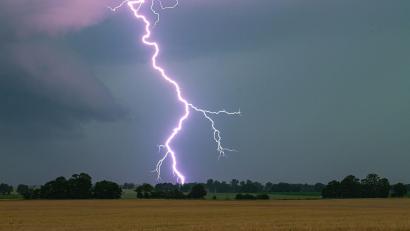 Bild: Patrick Pleul/dpa
Neue Gewitter können bereits am Dienstag wieder aufziehen (SymbolbildI)