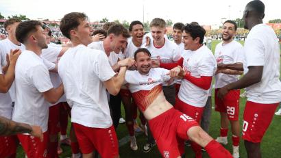 Bild: Karl-Josef Hildenbrand/dpa
Würzburg feiert die Rückkehr in den Profifußball.