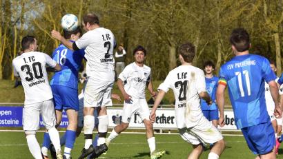 Archivbild: Hans Mark
Der 1. FC Schwarzenfeld muss sich nicht mehr mit Gegnern wie dem FSV Prüfening auseinandersetzen. Der Vorsaisonaufsteiger wechselt zusammen mit dem SV Schwarzhofen in die Bezirksliga Nord.