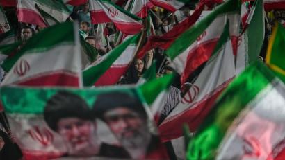 Bild: Vahid Salemi/AP/dpa
Nach iranischen Medienberichten gibt es derzeit keine informellen Verhandlungen zwischen dem Iran und den USA. (Symbolbild)