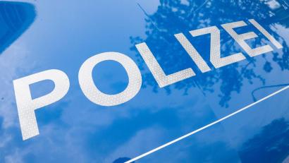 Bild: Boris Roessler/dpa
Nach einem Messerangriff in Arnstorf fahndete die Polizei mit Unterstützung aus der Luft nach dem flüchtigen Täter. (Symbolbild)