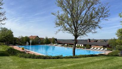 Bild: mfh
In der jüngsten Stadtratssitzung war auch das Freibad ein Thema. Eine Satzungsänderung betrifft den täglichen Kassenschluss beim Badebetrieb.