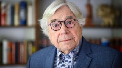 Bild: Bernd von Jutrczenka/dpa
Bazon Brock hatte als bundesweit erster Professor einen Lehrstuhl für „Prophetie“ inne.