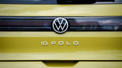 Bild: Kay Nietfeld/dpa
Mit dem ID. Polo verabschiedet sich VW von den Nummern in den Modellnamen und kehrt zu den bekannten Bezeichnungen zurück. Die Studie hatte noch ID.2all geheißen. (Archivbild)