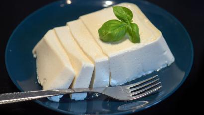 Bild: picture alliance / Arno Burgi/dpa-Zentralbild/ZB
Die Grundzutat für Tofu ist die Sojabohne. (Symbolbild)