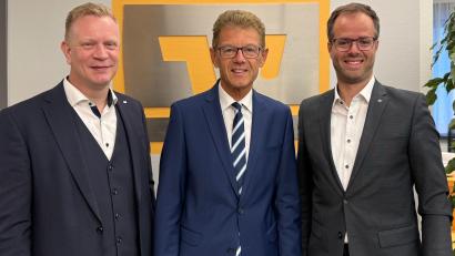 Bild: VR-Bank Amberg-Sulzbach
Die bisherige Führungsspitze der VR-Bank Amberg-Sulzbach (von links): Martin Sachsenhauser (Vorstandsmitglied), Andreas Reindl (Vorstandsmitglied), Florian Rauch (Vorstandsassistenz/Prokurist).