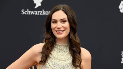 Bild: Felix Hörhager/dpa
Gloria-Sophie Burkandt ist eine der Protagonistinnen in „Born Famous - Fluch oder Segen?“. (Archivbild)