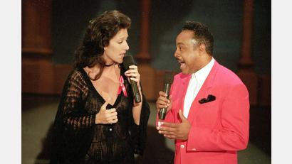 Bild: Reed Saxon/AP/dpa
Peabo Bryson und Céline Dion gewannen für Disney-Duet einen Grammy. (Archivbild)