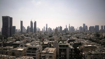 Bild: Leo Correa/AP/dpa
Tel Aviv - hier am Bild - und Haifa wurden seit 2024 mehrfach Ziel von Angriffen der Hisbollah. (Archivbild)