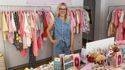 Bild: Petra Hartl
Luisa Schauer in ihrem Pop-up-Store in der Amberger Bahnhofstraße: Hier testet die junge Gründerin, ob ihr Erfolg im Online-Handel auch in einem Ladengeschäft funktioniert.