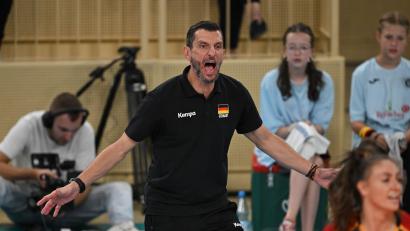 Bild: Arne Dedert/dpa
Cheftrainer Giulio Bregoli sieht einen guten Auftritt seines Teams. (Archivbild)