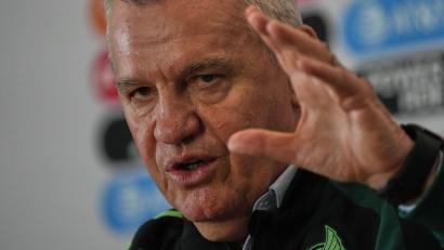 Bild: Marco Ugarte/AP/dpa
Der akuelle Coach hat keine Zweifel an seinem designierten Nachfolger. (ArchivbildI)