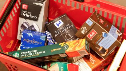 Bild: Thomas Banneyer/dpa
Eigenmarkenprodukte landen immer häufiger im Einkaufskorb der Kunden.