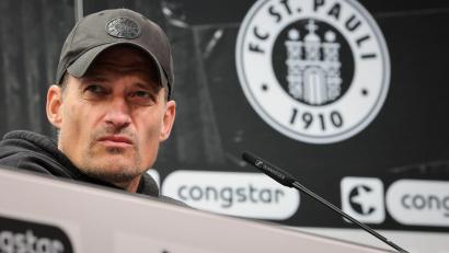 Bild: Christian Charisius/dpa
Trainer Alexander Blessin und der FC St. Pauli gehen wohl getrennte Wege. (Archivbild)