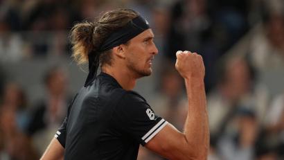 Bild: Thibault Camus/AP/dpa
Alexander Zverev will in Paris noch zwei Siege bejubeln.