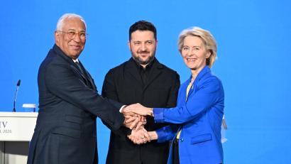 Bild: Ansgar Haase/dpa
Ukraines Präsident Selenskyj (M.) kann zufrieden sein: die EU-Verhandlungen mit seinem Land können in eine substanzielle Phase eintreten. (Archivbild)