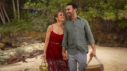 Bild: Ana Carballosa/Netflix/dpa
Die CEO und ihr Anwalt: Jennifer Lopez als Jackie Cruz und Brett Goldstein als Daniel Blanchflower.