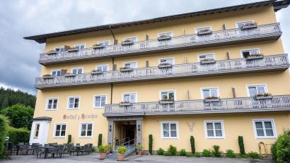 Bild: Armin Weigel/dpa
Das „Hotel zum Hirschen“ in der Oberpfalz hat mit einer Äußerung zu Juden für Fassungslosigkeit gesorgt.
