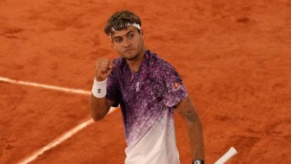 Bild: Aurelien Morissard/AP/dpa
Steht aufgrund des Startverzichts seines Halbfinalgegners im Finale: Flavio Cobolli.