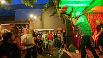Archivbild: Petra Hartl
Beim Altstadtfest 2025 war im Wild Vaitl auch Live-Musik angesagt.