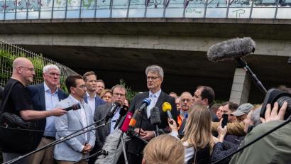 Bild: Benjamin Westhoff/dpa
Bundesverkehrsminister Patrick Schnieder (CDU) hat versichert, dass die Bonner Nordbrücke für ihn derzeit oberste Priorität hat.