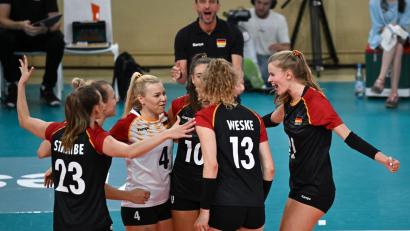 Bild: Arne Dedert/dpa
Die deutschen Volleyballerinnen verloren trotz 21 Punkten von Emilia Weske (13) in der Nationenliga 2:3 gegen die Ukraine. (Archivbild)