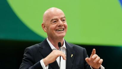 Bild: Tony Gutierrez/AP/dpa
Die von Präsident Gianni Infantino angeführte FIFA schüttet bei der WM über 300 Millionen Euro an die Clubs aus. (Archivbild)