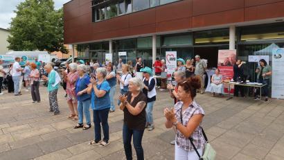 Archivbild: Kunz
Der von der Seniorenfachstelle der Stadt Weiden organisierte Seniorentag findet heuer am 19. Juni bereits das vierte Mal statt. Im letzten Jahr sorgte der Auftritt der Line-Dance-Gruppe "Oldies but Goldies" für Unterhaltung (im Bild). Viele Fachstellen werden wieder über ihr Angebot für Senioren informieren.