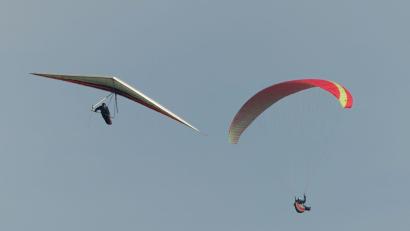 Bild: Uwe Anspach/dpa
Ein bei Brannenburg vermisster Drachenflieger ist gefunden. (Symbolbild)