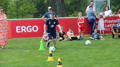 Bild: Archiv prh
Fußball kennt keine Grenzen. Das vermitteln die Fußballabteilung der DJK Neustadt, der Förderverein Fußball der DJK und das Team Bananenflanke Nordoberpfalz beim 3. Aktionstag auf dem Sportgelände der DJK Neustadt den Kindern.