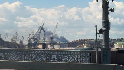 Bild: Ulf Mauder/dpa
Während des Wirtschaftsforums in St. Petersburg brannte schon am Mittwoch eine Ölraffinerie nach einem ukrainischen Drohnenangriff. (Archivbild)