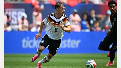 Bild: Federico Gambarini/dpa
Dynamisch in Offensive und Defensive: Kapitän Joshua Kimmich.