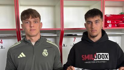 Bild: SV Inter Bergsteig Amberg
Die Brüder Adam (links) und Roman Leifridt (rechts) wechseln zur kommenden Saison zum SV Inter Bergsteig Amberg.