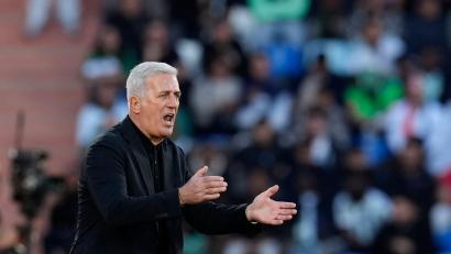 Bild: Themba Hadebe/AP/dpa
Vladimir Petkovic verlängerte seinen Vertrag als algerischer Nationaltrainer. (Archivbild)