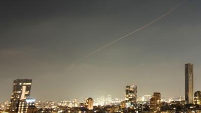 Bild: Ohad Zwigenberg/AP/dpa
Erstmals seit dem 8. April feuerte der Iran Raketen auf Israel.