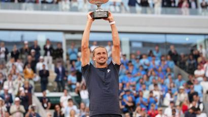Bild: Christophe Ena/AP/dpa
Am Ziel seiner Träume angelangt: Alexander Zverev
