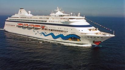 Bild: picture alliance / dpa-tmn
Die „Aida“ hatte viele Namen: Clubschiff, Traumschiff, Luxusliner. (Archivbild)
