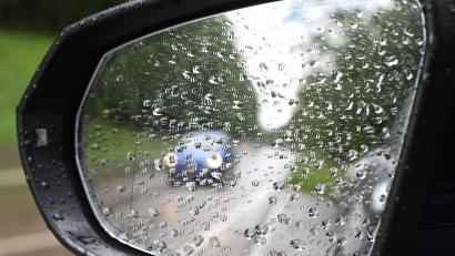 Bild: Bernd Weißbrod/dpa
Der Deutsche Wetterdienst erwartet Regen und Gewitter im Freistaat. (Symbolbild)