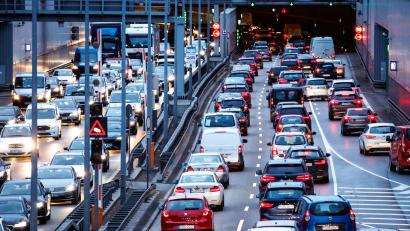 Bild: Matthias Balk/dpa
Am Mittleren Ring - hier am Tunnel Heckenstallerstraße - gibt es auch ohne Bauarbeiten oft Stau. (Symbolbild)