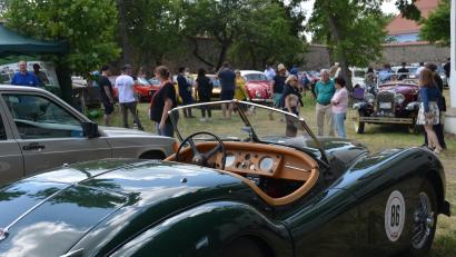 Archivbild: Elisabeth Dobmayer
In diesem Jahr findet das Oldtimertreffen, die "Vohenstrauß-Classics", ausnahmsweise an der Stadthalle und nicht rund um Schloss Friedrichsburg statt.