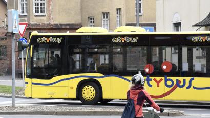 Symbolbild: Petra Hartl
Zum Altstadtfest in Amberg setzt der Zweckverband Nahverkehr wieder zusätzliche Busse ein.