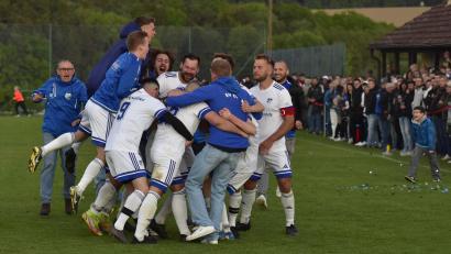 Bild: Hans Mark
Kaum den Klassenerhalt gefeiert, schon am Planen für die nächste Saison: Beim SV Diendorf hat man bereits zwei Neuzugänge verpflichtet, die für Stablität in der kommenden Kreisliga-Saison sorgen sollen.