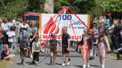 Bild: Konrad Rosner
Die Matzersreuther "Feuerwehr-Zwergerler" eröffneten den Festzug.