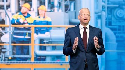 Bild: Uwe Anspach/dpa
BASF-Chef Markus Kamieth will den Chemiekonzern wieder auf Kurs bringen. (Archivbild)