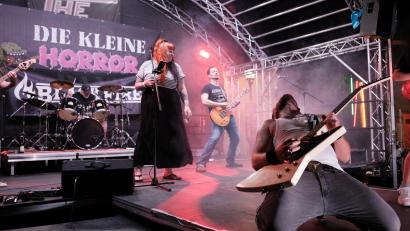 Bild: David Erlmeier/exb
Die Nabburger Band "Madbone" steht für puren und ehrlichen Rock. Die Musiker werden am Freitag auf der Diendorfer Kirwa spielen.