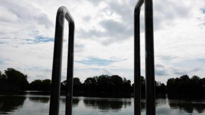 Symbolbild: Hilal Özcan/dpa
Vor etwa einem Jahr hatte bereits einmal ein Wels in einem See in Mittelfranken für Aufsehen gesorgt.