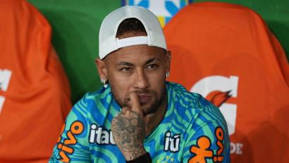 Bild: Silvia Izquierdo/AP/dpa
Brasiliens angeschlagener Altstar: Neymar. (Archivbild)